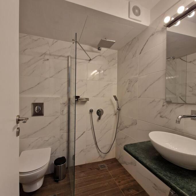 Chic Apt Near Acropolis - Avdi Square Athen Eksteriør billede