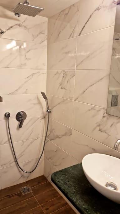 Chic Apt Near Acropolis - Avdi Square Athen Eksteriør billede