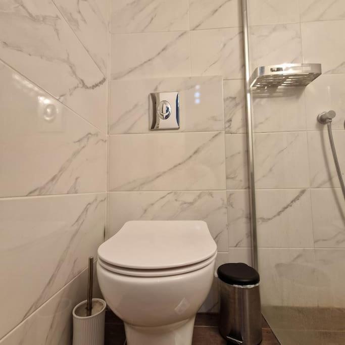 Chic Apt Near Acropolis - Avdi Square Athen Eksteriør billede