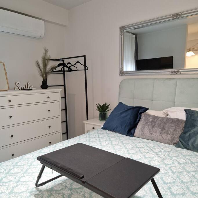 Chic Apt Near Acropolis - Avdi Square Athen Eksteriør billede