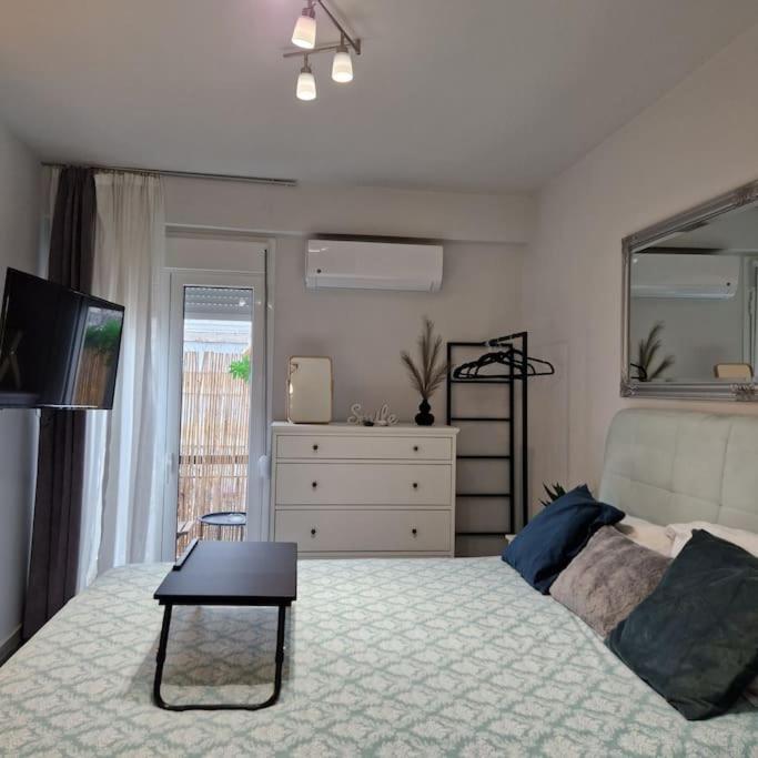 Chic Apt Near Acropolis - Avdi Square Athen Eksteriør billede